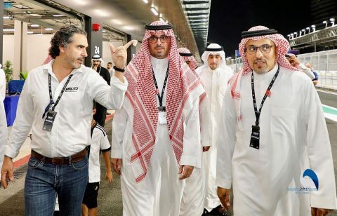 سمو محافظ جدة يتوج الفائزين بكأس العالم للسيارات السياحية على حلبة كورنيش جدة